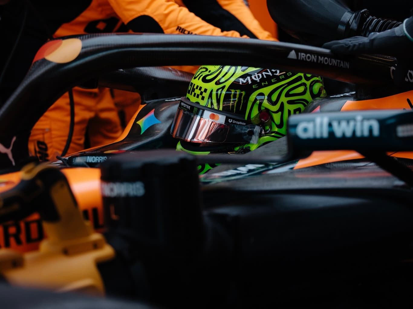 Norris: "Ferrari ha una macchina migliore, ma stiamo facendo progressi"