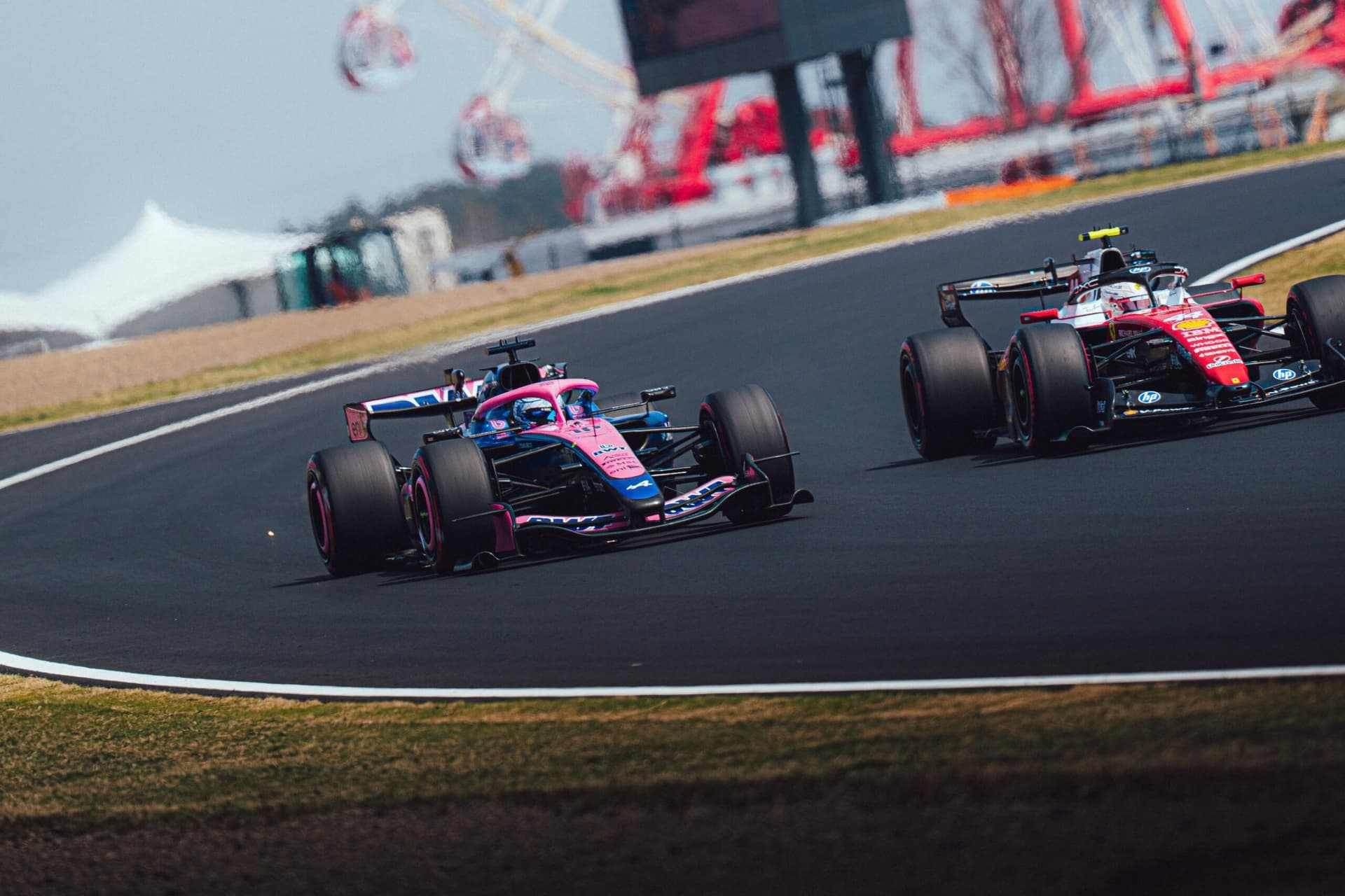 Villeneuve: "Hamilton sta lottando con il posteriore ballerino della SF-26"