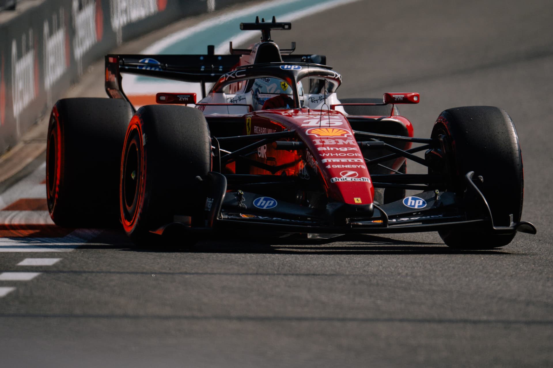 Leclerc: "In Q3 gli avversari hanno una marcia in più al momento"