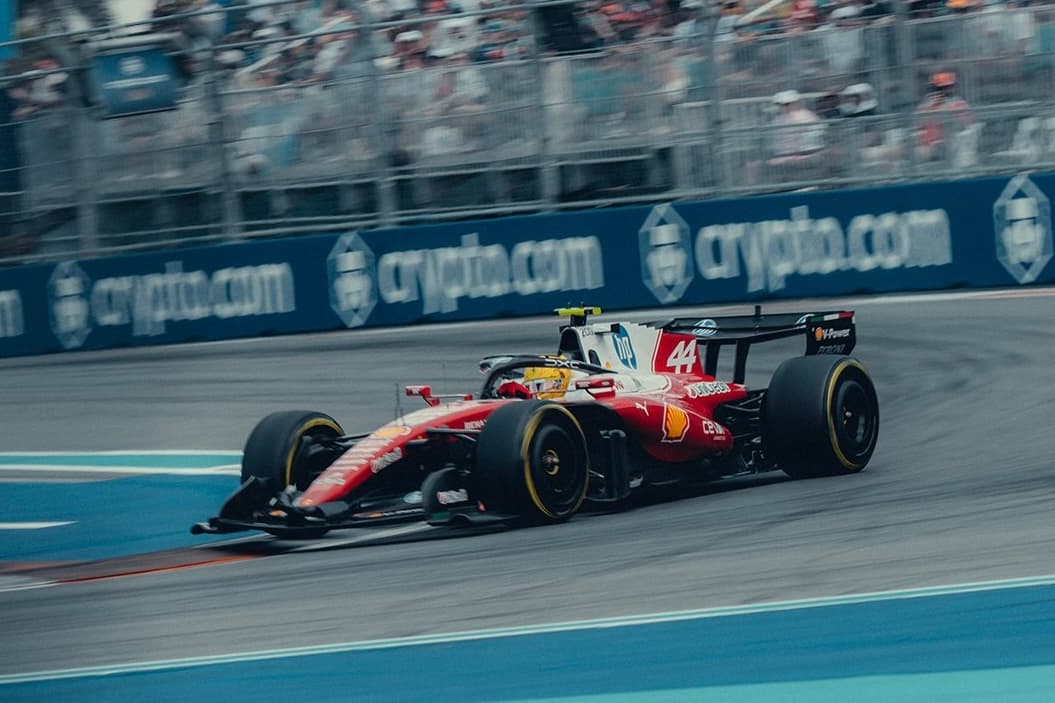 Hamilton durissimo sul simulatore Ferrari: Lewis pronto a smettere di utilizzarlo