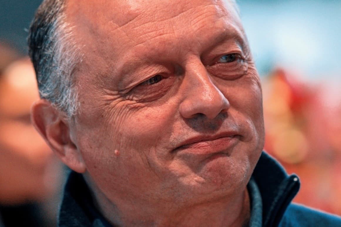 Ferrari da Mondiale? Vasseur resta cauto: "Tre settimane fa volevate licenziare metà del team"
