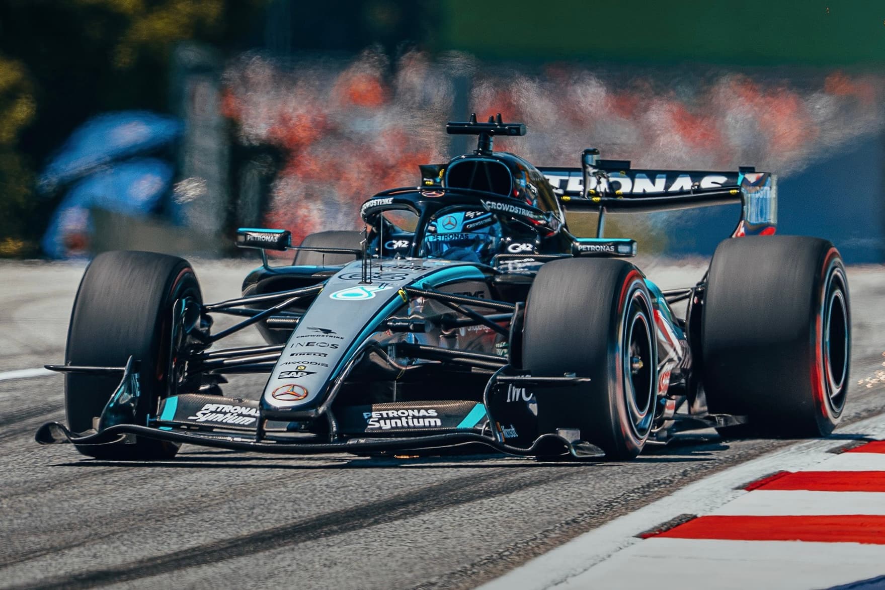 Wolff: "Russell ha alzato il piede 100 metri prima, giro regolare"