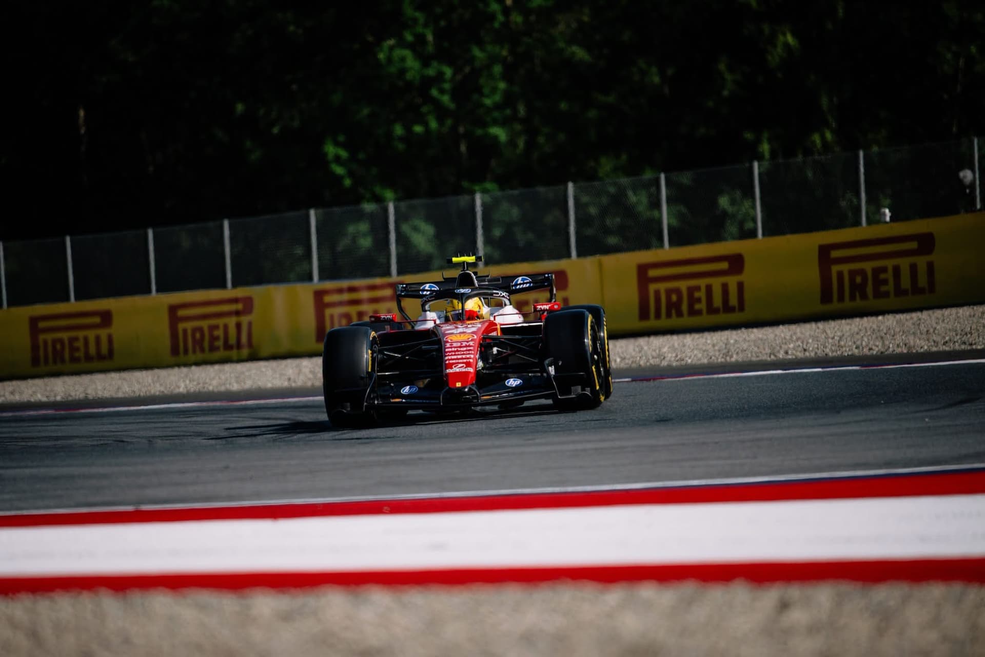 Hamilton: "Troppa la differenza di motore. Non penso che riusciremo a colmare il gap nel 2026"