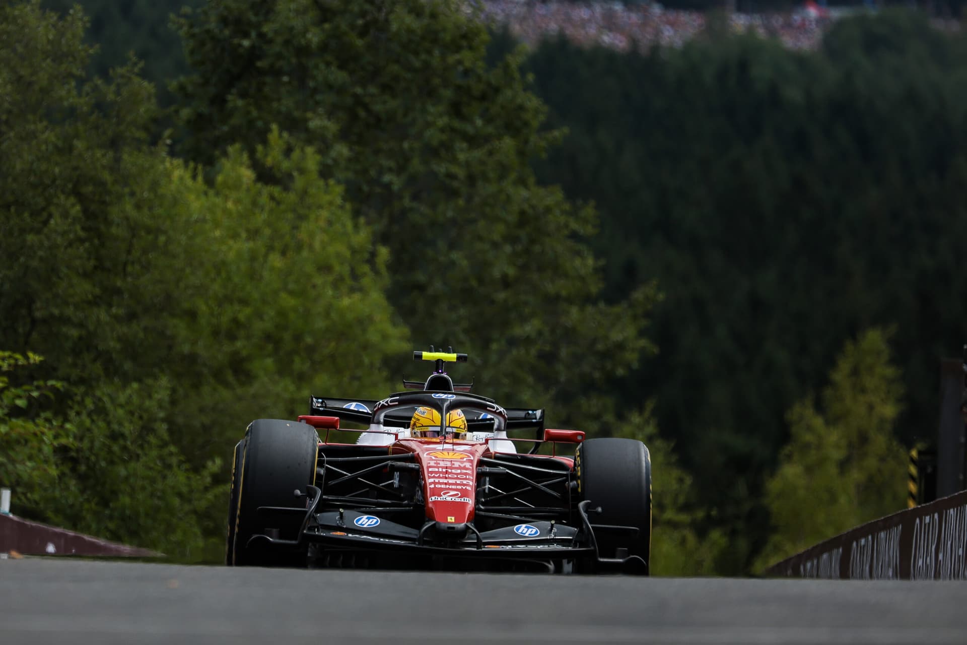Hamilton: "Il motore perde slancio in rettilineo, ma dalle FP3 faremo dei passi avanti"