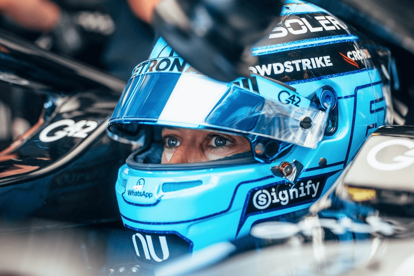 Russell: "Tornare ai V8 sarebbe fantastico, ma nella F1 di 20 anni fa non esistevano i sorpassi"