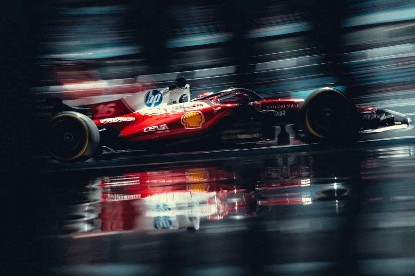 Arnoux: "Ci sono tutti gli ingredienti per veder lottare Ferrari e Mercedes per il Mondiale fino alla fine"