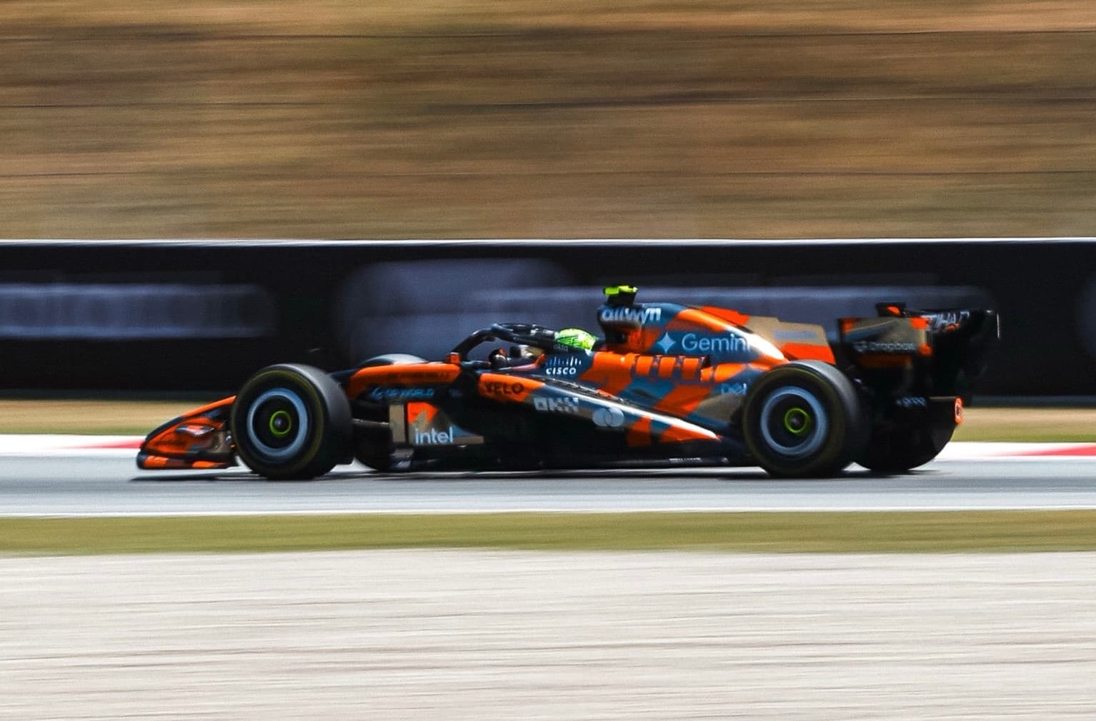 Norris: "Felice che Hamilton ora possa fare il dito medio a tanta gente"