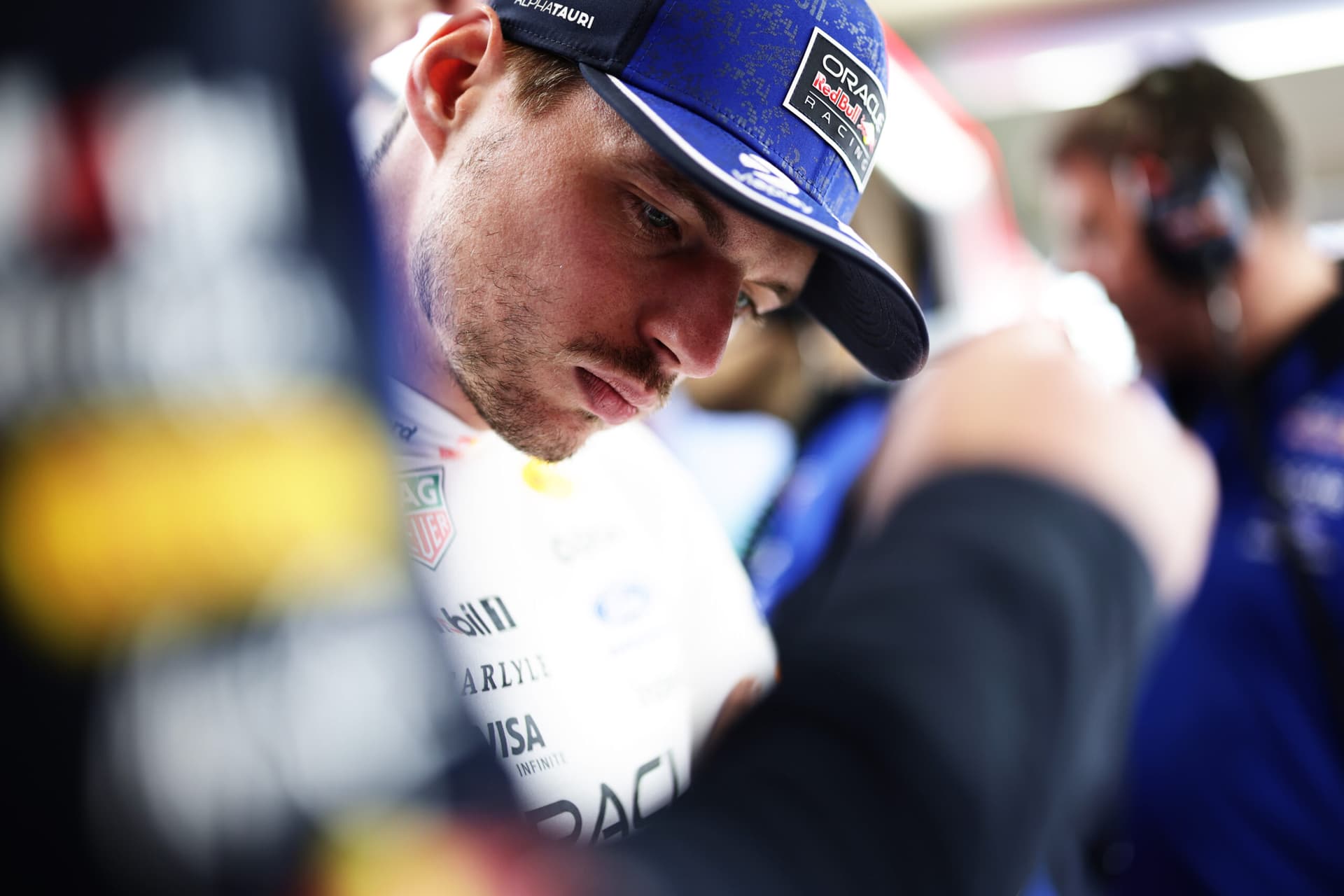 Verstappen: "Se non stravolgiamo la macchina non ha senso correre"