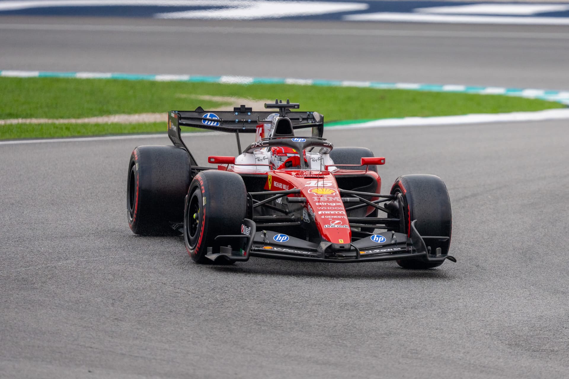 Leclerc: "Red Bull prende costantemente decisioni più azzeccate di noi"