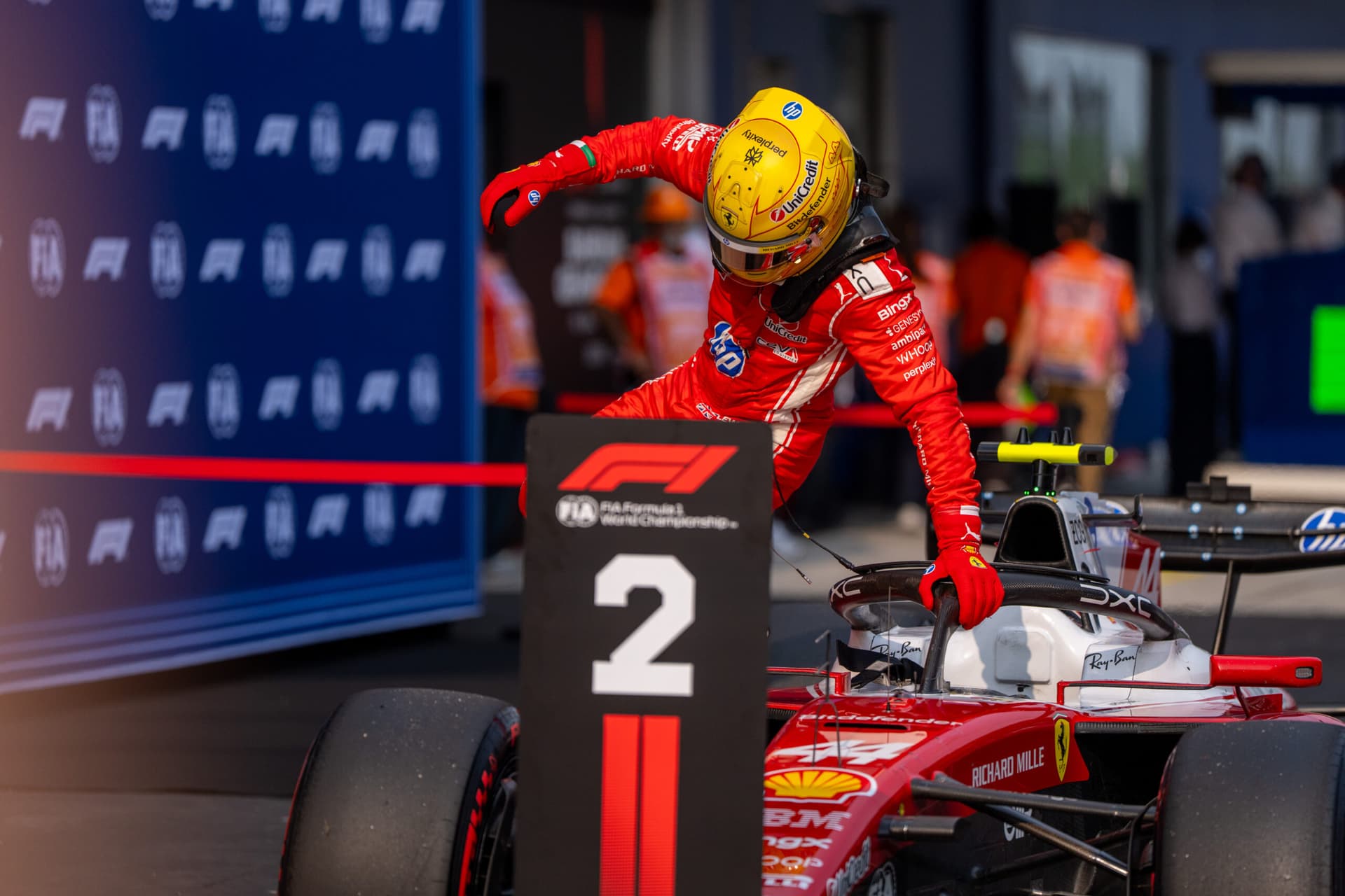 Hamilton: "In fabbrica stanno lavorando duramente sulla Power Unit"